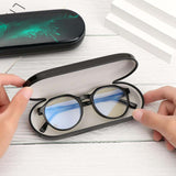 Bel étui à lunettes vert ouvert