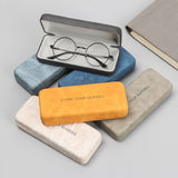 étui à lunettes en acier